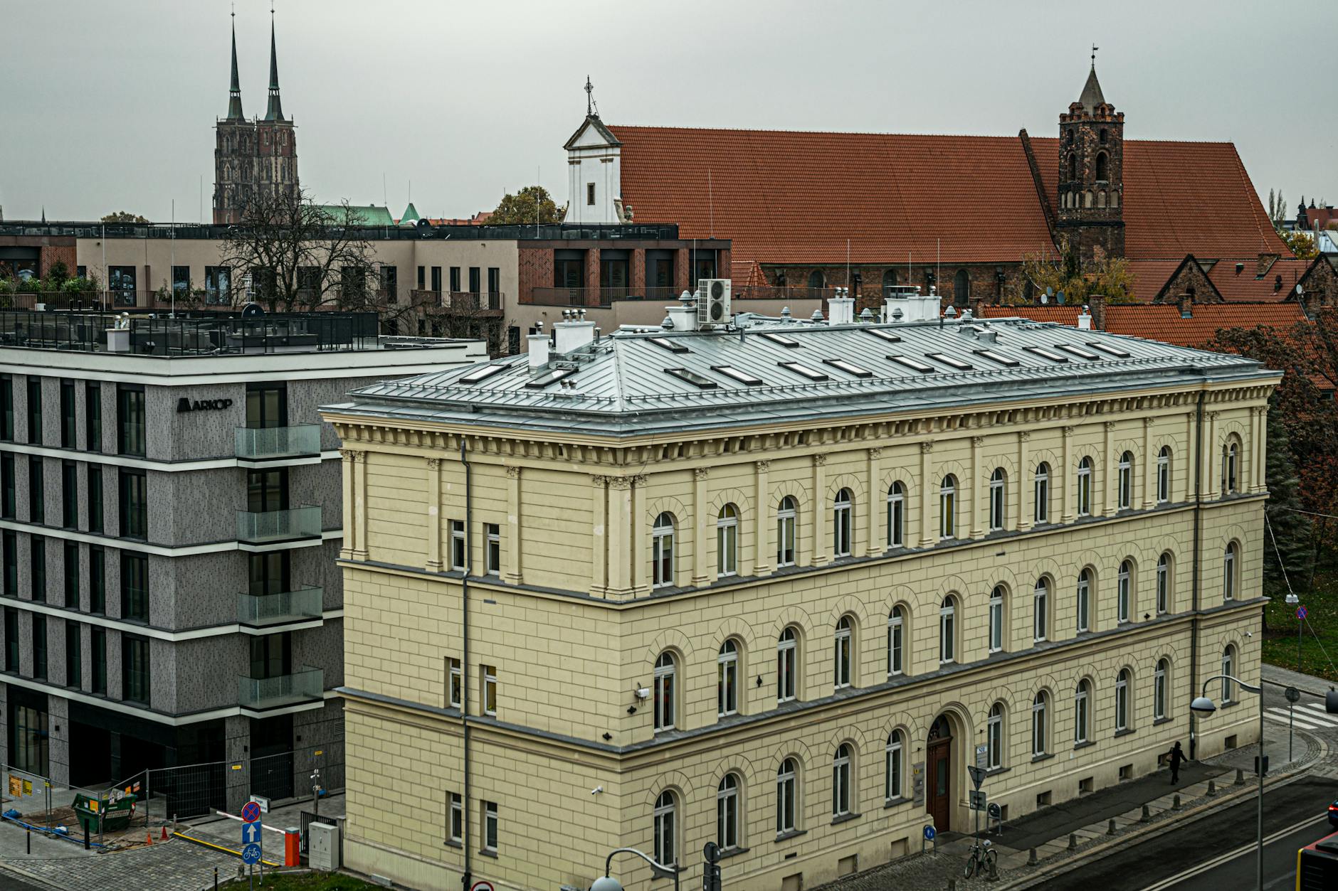 Mapa Płocka z zaznaczonymi symbolami projektów finansowanych z Funduszy Europejskich, podkreślająca Fundusze Europejskie Płock.